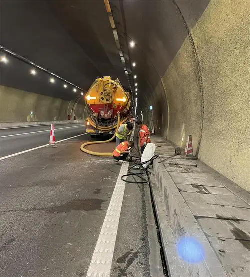 安泽隧道排水渠清淤